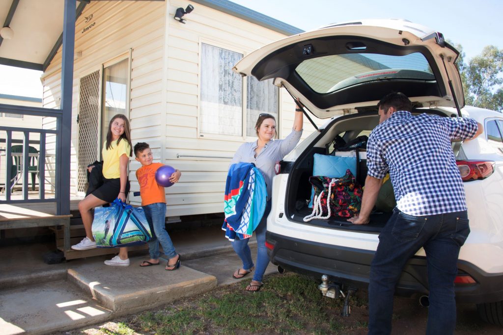 Family-unpacking-car