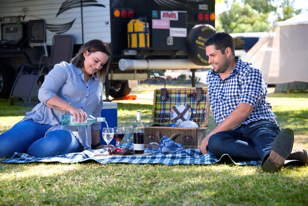 Young-Couple-picnic-wine